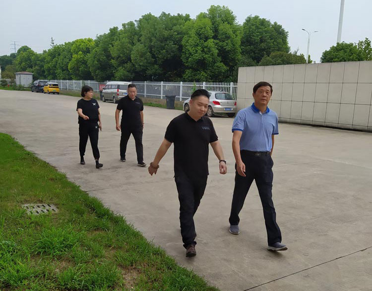 ���l(f��)���F(tu��n)�����L(zh��ng)�SСƽһ�Ё�(l��i)���ɼ��F(tu��n)ҕ��ָ